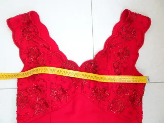 Vestido rojo con pedrería