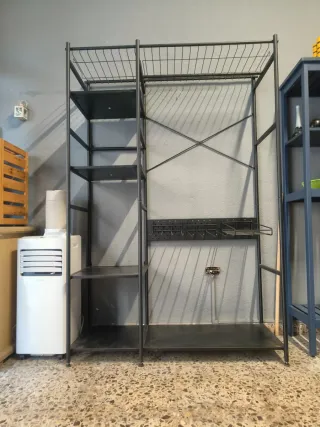 Armario vestidor metálico y madera