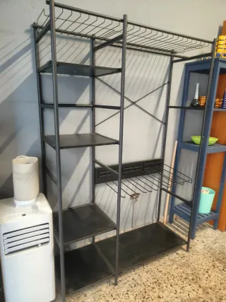 Armario vestidor metálico y madera