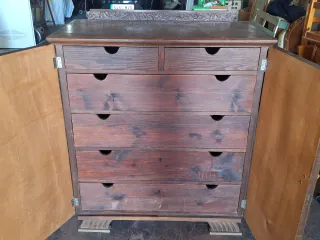 Mueble antiguo de madera
