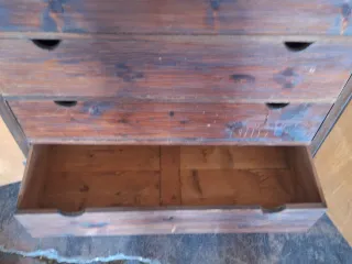 Mueble antiguo de madera