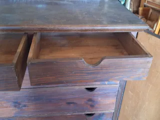 Mueble antiguo de madera