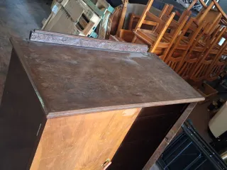 Mueble antiguo de madera