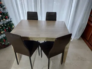 Oferta Mesa de comedor extensible con 4 sillas