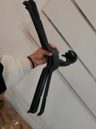 Perchas para pantalones negras (pack)