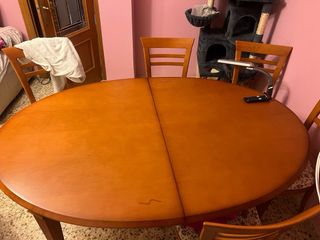 Mesa comedor ovalada de madera