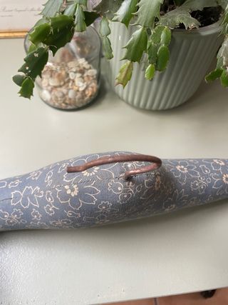 Percha antigua acolchada floral