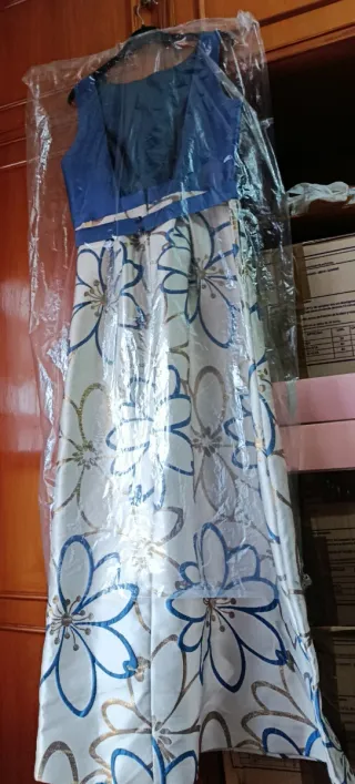 Vestido de fiesta azul y dorado