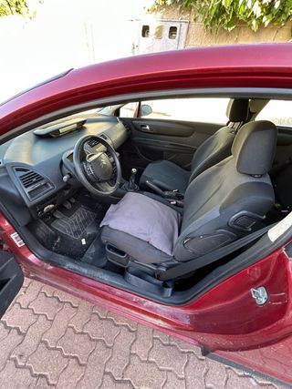 Citroën C4 Coupé 3 puertas Rojo Granate 134.000 km
