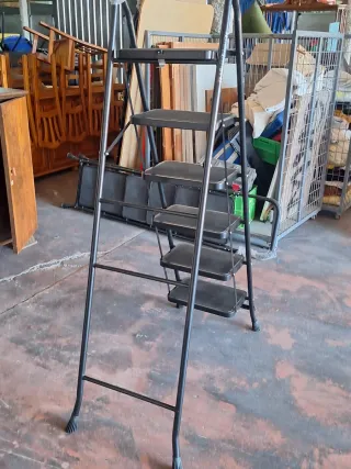 Escalera plegable negra 4 peldaños altura 145cm