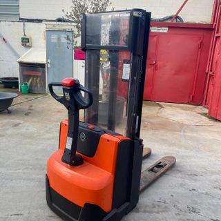 Apilador Eléctrico BT Staxio SWE120