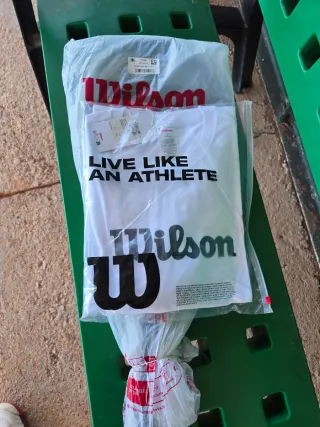 Raqueta Wilson Blade + Camiseta Blanca