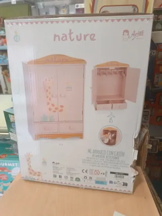 Armario para muñecas rosa con jirafa