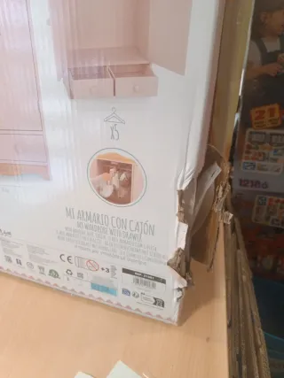 Armario para muñecas rosa con jirafa