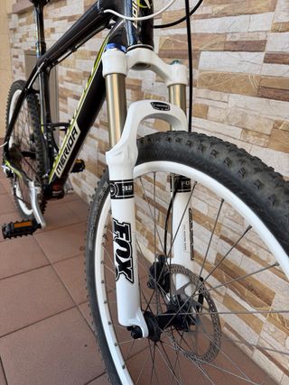 Bicicleta de montaña MERIDA Monoplato “Carbono”