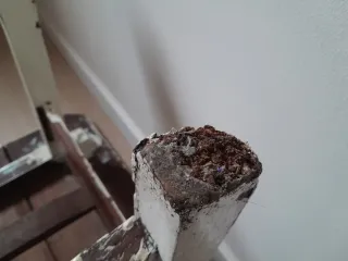 Mesita café madera antigua