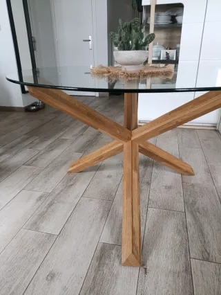 Mesa redonda cristal y madera . Medidas 1'19 cm