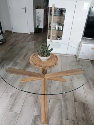 Mesa redonda cristal y madera . Medidas 1'19 cm