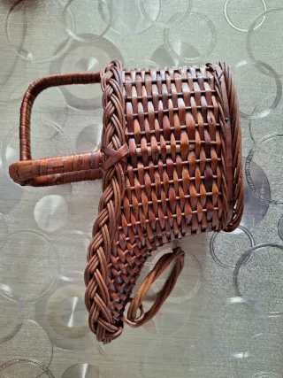 Cesta de mimbre con asa