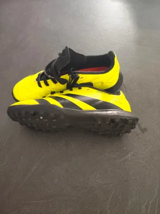 Botas de fútbol infantiles amarillas