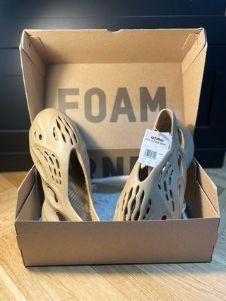 Adidas Yeezy Foam Runner Talla 44 Beige