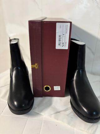 Stivaletti Lancetti neri con dettagli oro