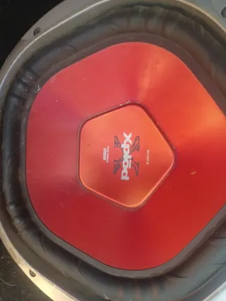 Subwoofer Sony Xplod Negro y Rojo