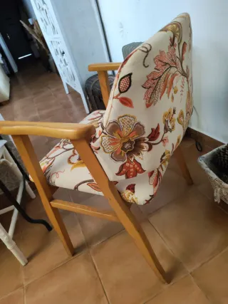 Silla de comedor con estampado floral
