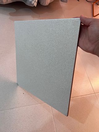 Baldosa de cerámica gris claro