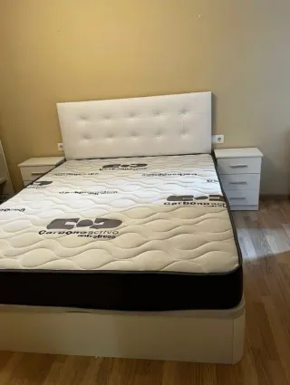 Canapé de madera con colchones viscoelástica