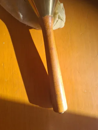 Maraca de madera y metal