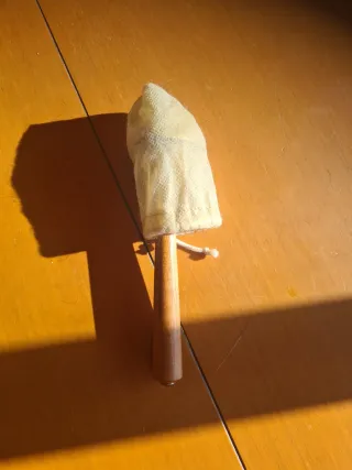 Maraca de madera y metal