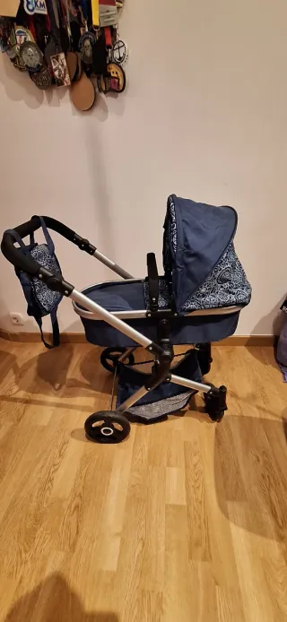 Cochecito de juguete azul