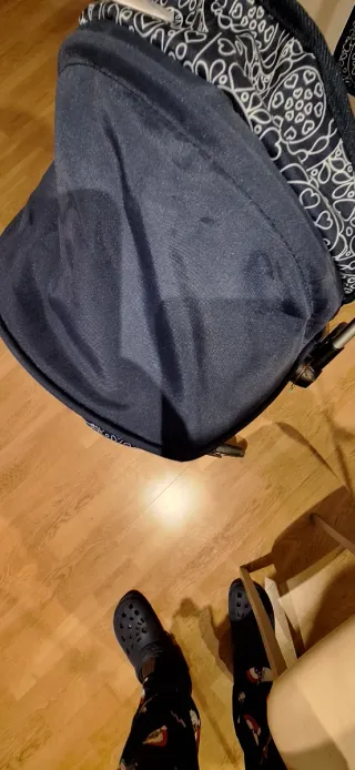 Cochecito de juguete azul