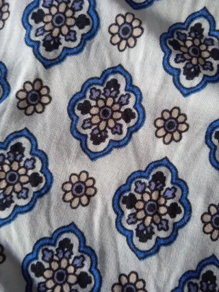 Pantalón estampado recto holgado. T: L