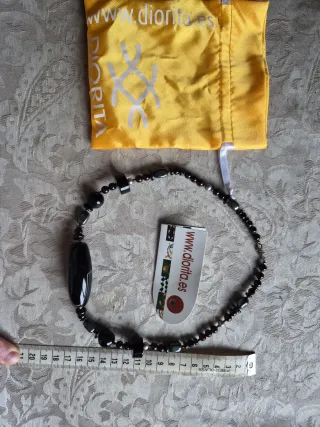 Gargantilla Diorita piedras granate