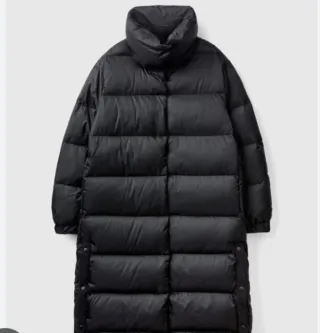 Plumífero largo mujer negro, no sé envía