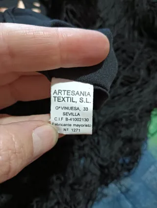 Mantón de Manila triangular Bordado aMano Sevilla