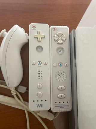Consola Nintendo Wii Blanca + 2 Mandos y Nunchuk
