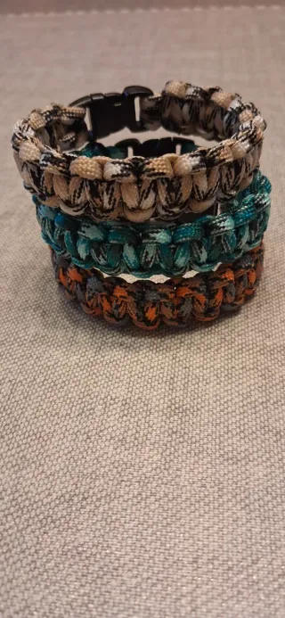 Pulseras Paracord con Cierre Resistente.