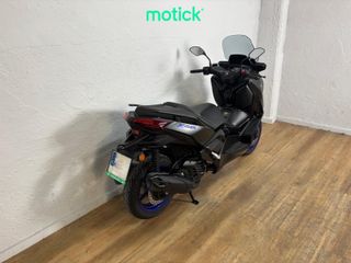 YAMAHA XMAX 125