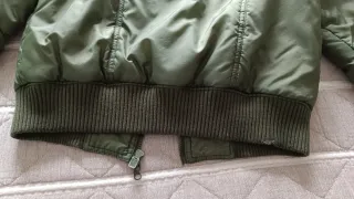 Cazadora bomber Zara verde mujer