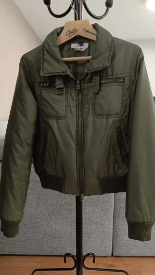 Cazadora bomber Zara verde mujer