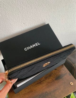 Borsa da toilette Chanel nera e dorata