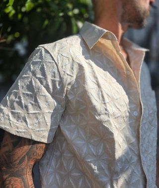 Conjunto hombre beige estampado