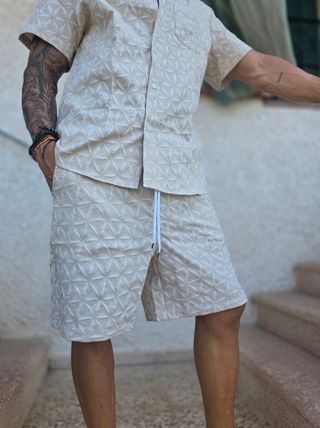 Conjunto hombre beige estampado