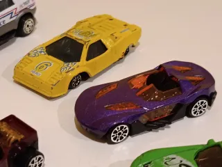 Coches a escala variados