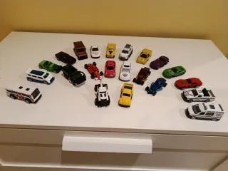 Coches a escala variados