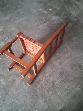 Juego de 4 sillas de madera y cuero