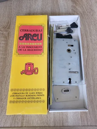 Cerradura para puerta Arcu - 302 Centro 60 Derecha